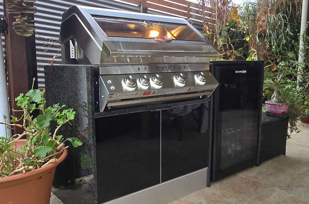 Grillhound Mini Outdoor Kitchen With Beefeater 1200 And Fridge - GB155